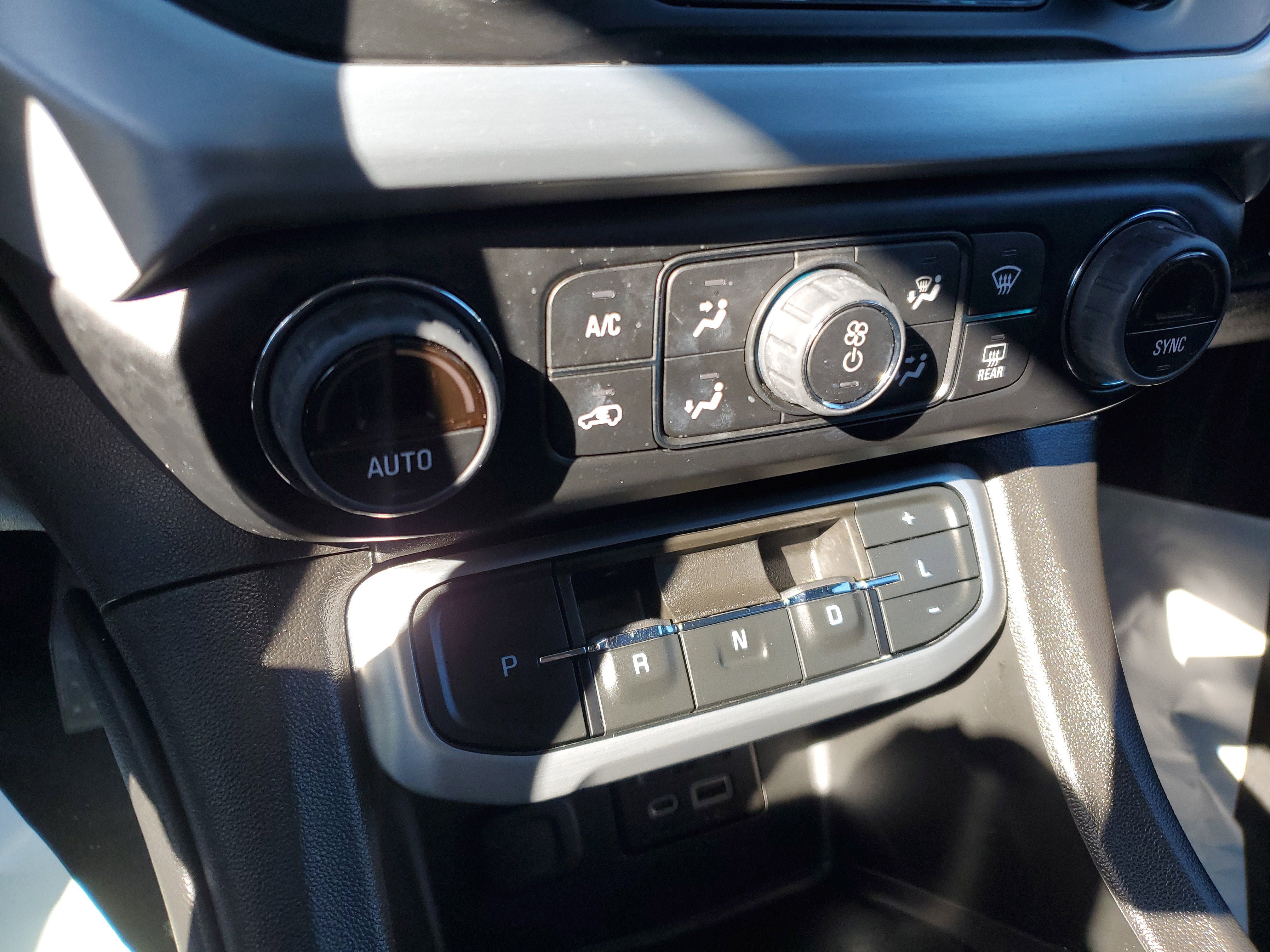 Used 2023 GMC Acadia SLT image 26