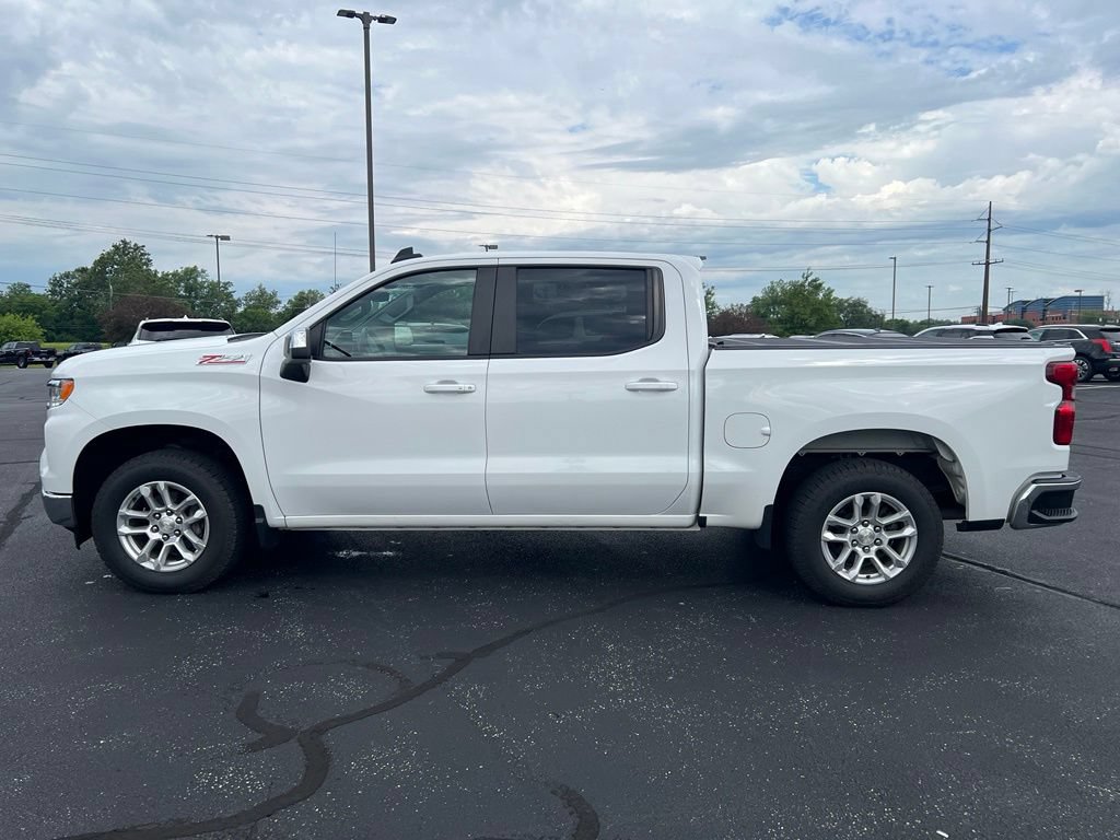 Used 2022 Chevrolet Silverado 1500 LT w/ Z71 Off-Road Package AWD/4WD image 3