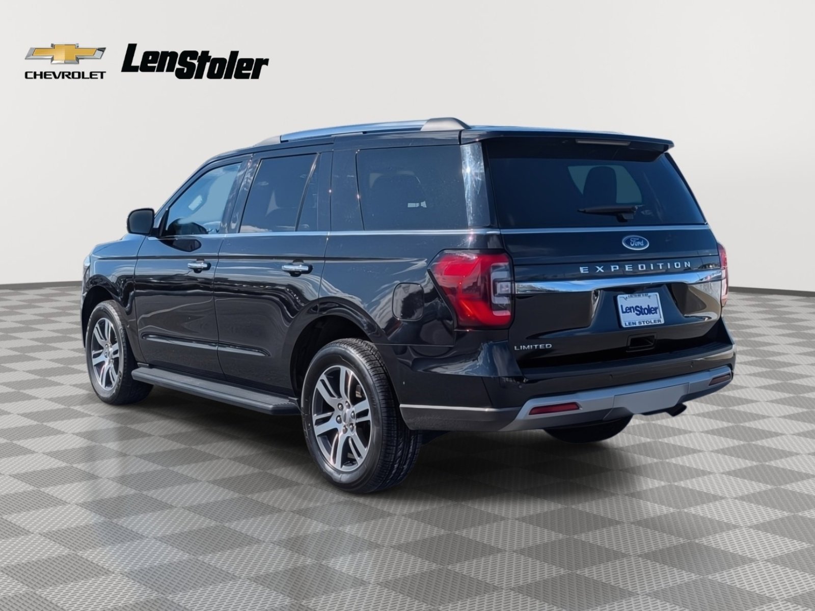 Used 2024 Ford Expedition Limited image 3