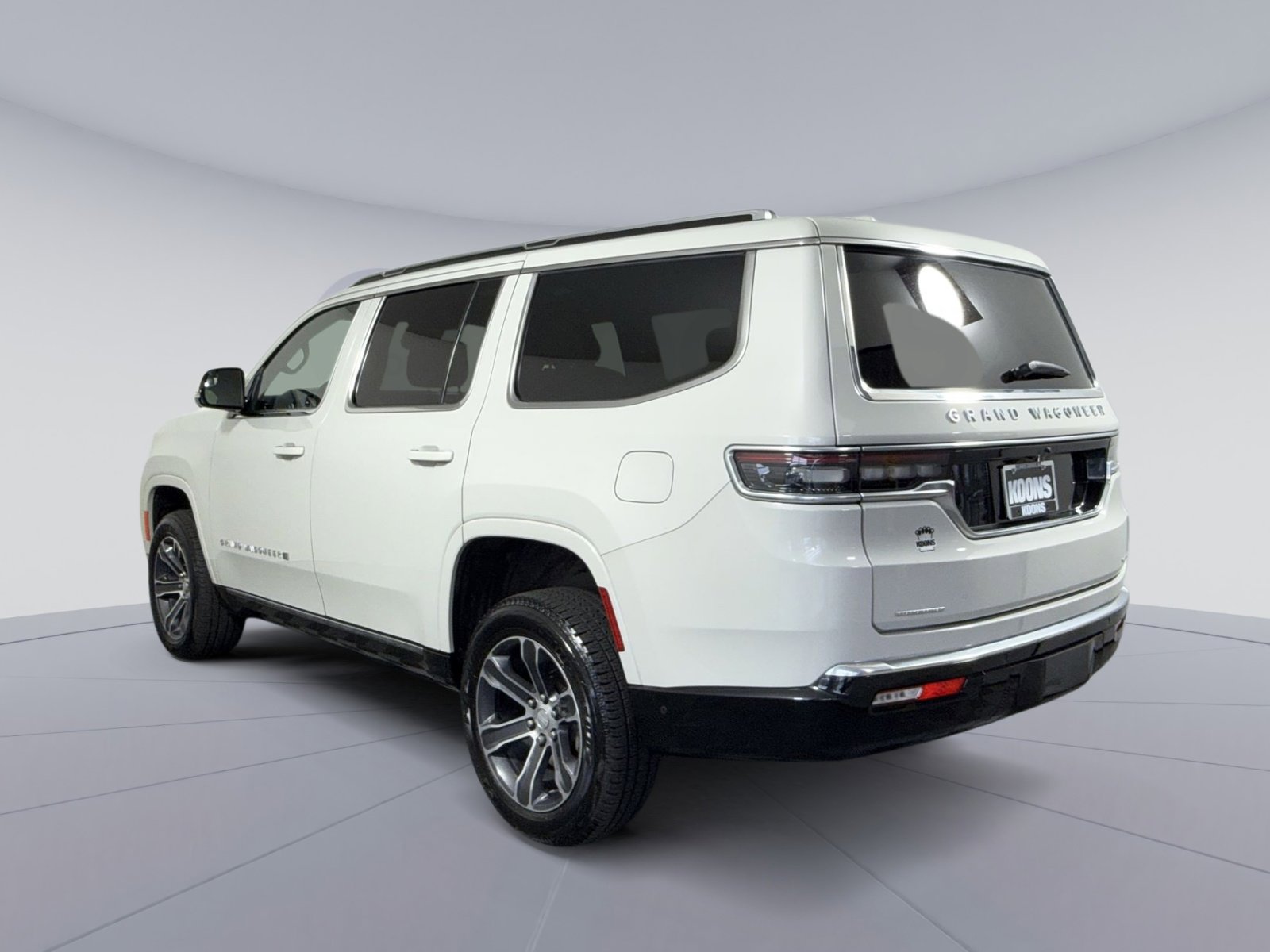 Used 2022 Jeep Grand Wagoneer Series I AWD/4WD image 4