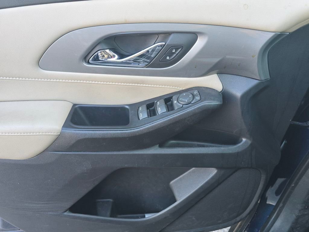 Used 2023 Chevrolet Traverse LS image 25