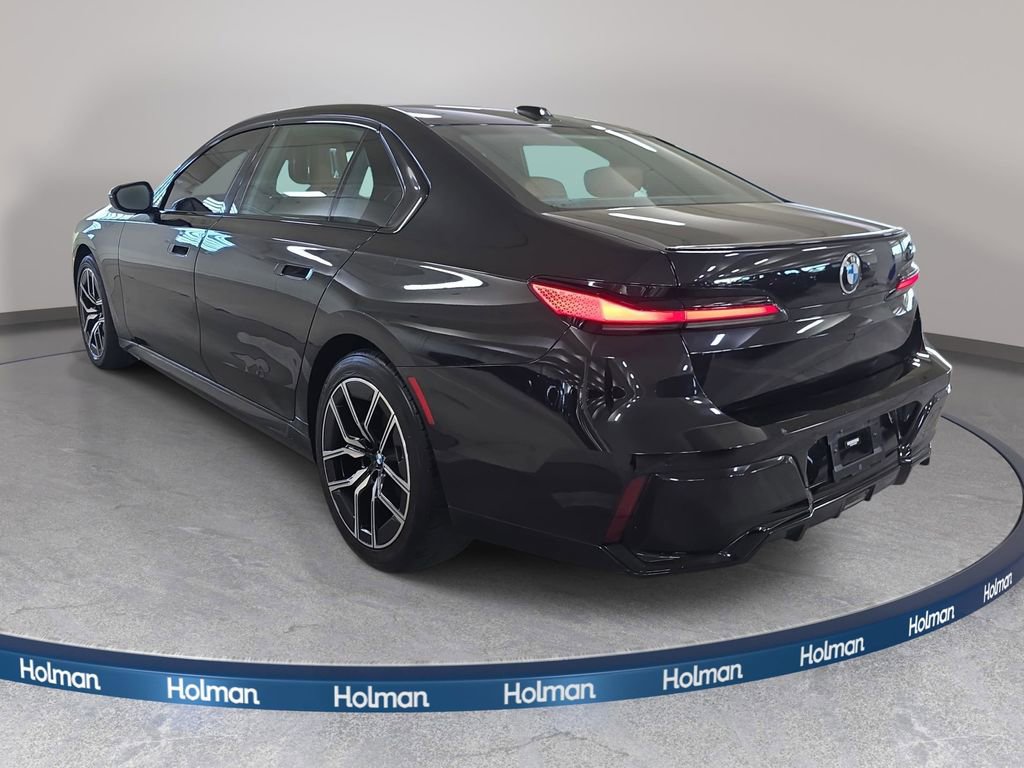 Used 2023 BMW 740i image 9