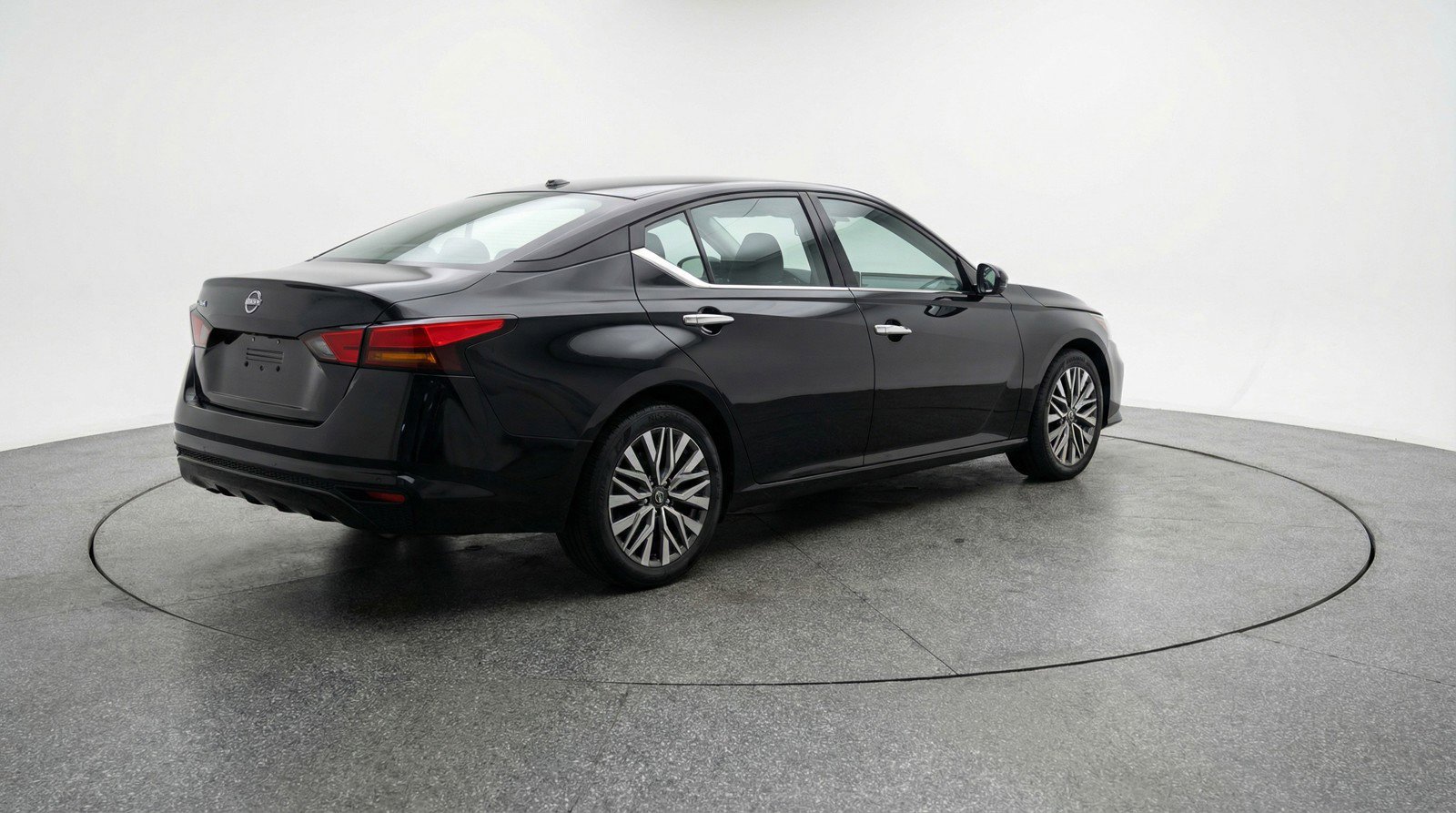 Used 2025 Nissan Altima 2.5 SV FWD image 9