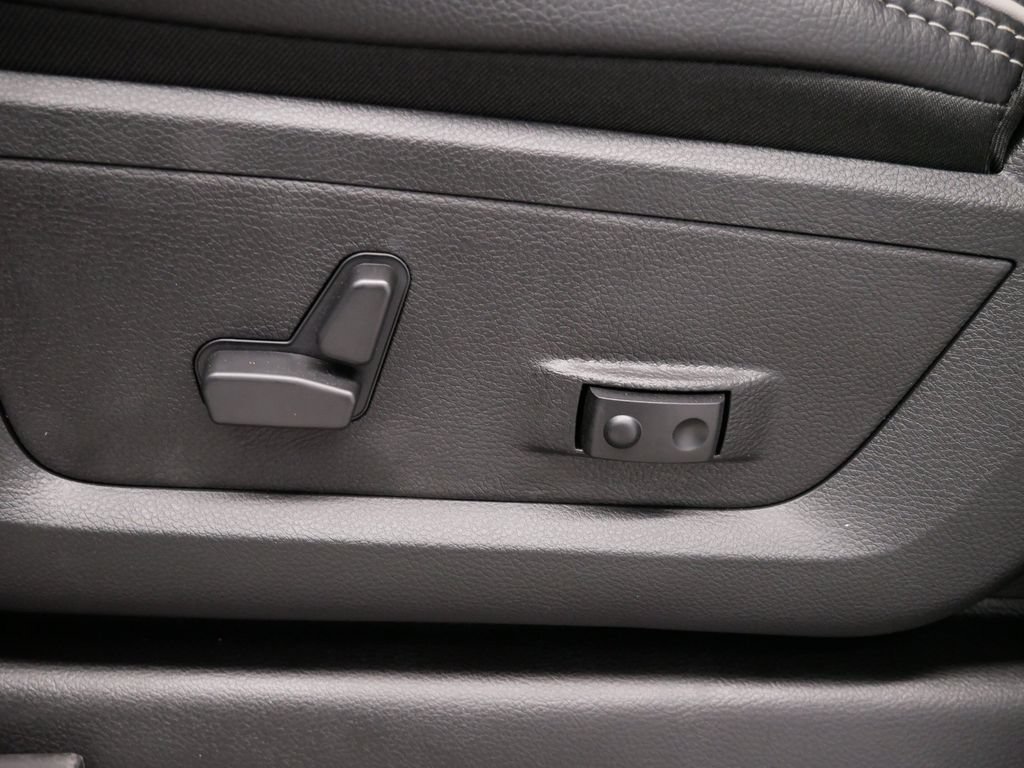 New 2026 RAM 3500 Laramie AWD/4WD image 21