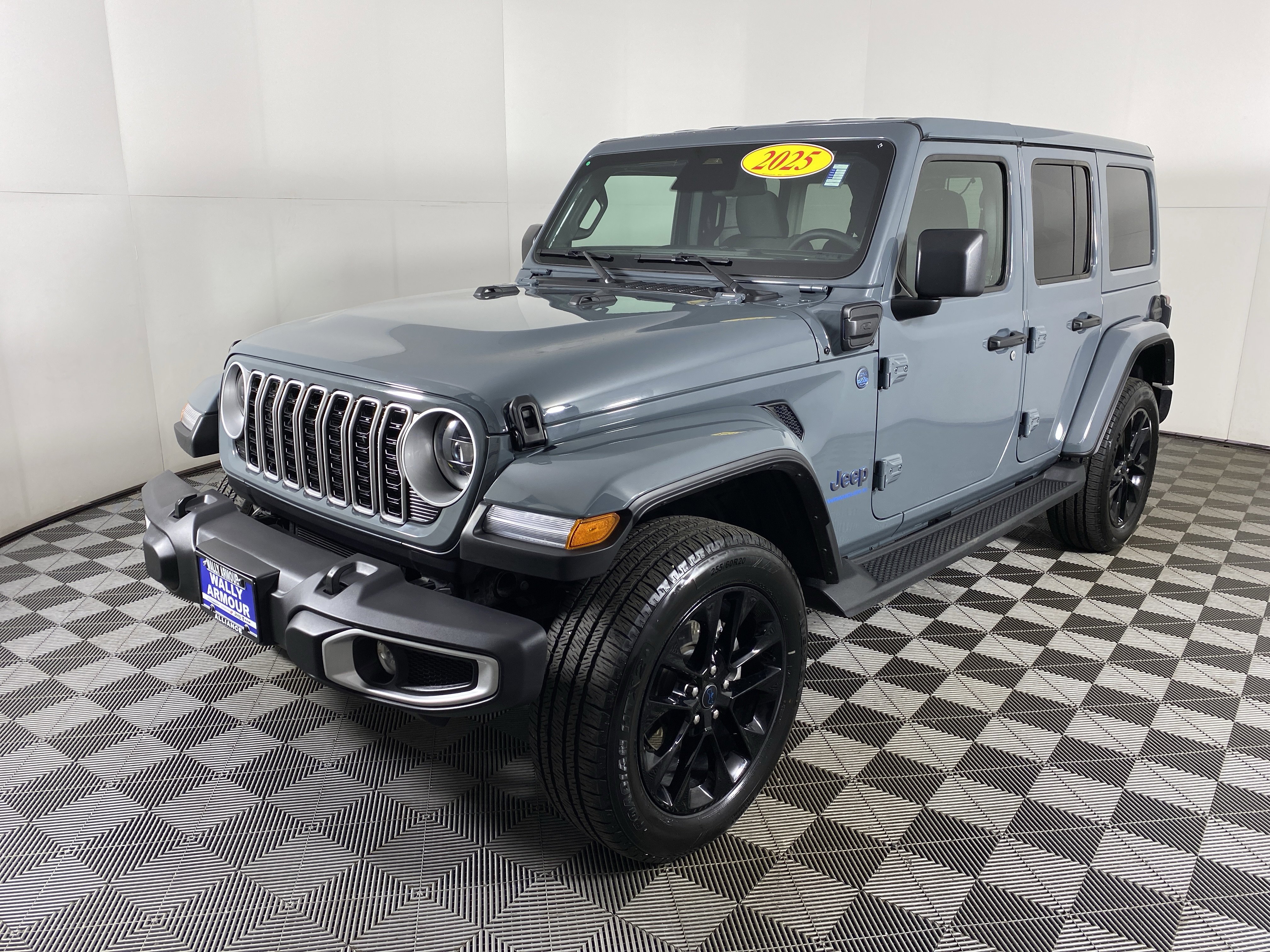Used 2025 Jeep Wrangler Sahara image 10