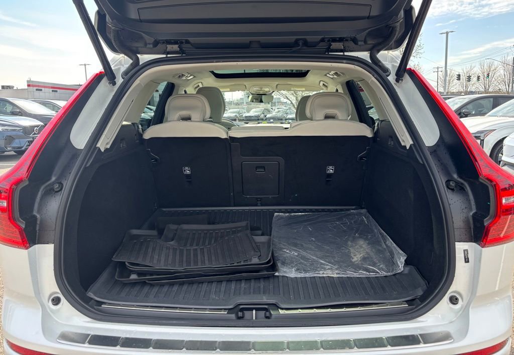 Used 2023 Volvo XC60 B5 Plus w/ Climate Package AWD/4WD image 24