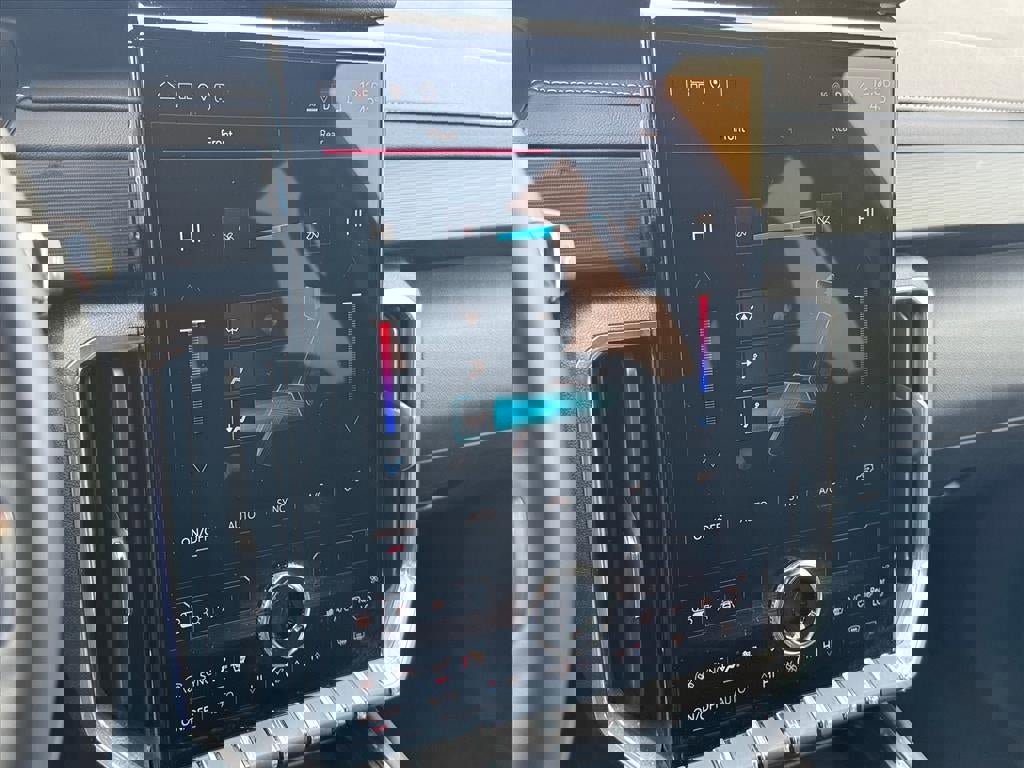 Used 2025 GMC Acadia Elevation image 15