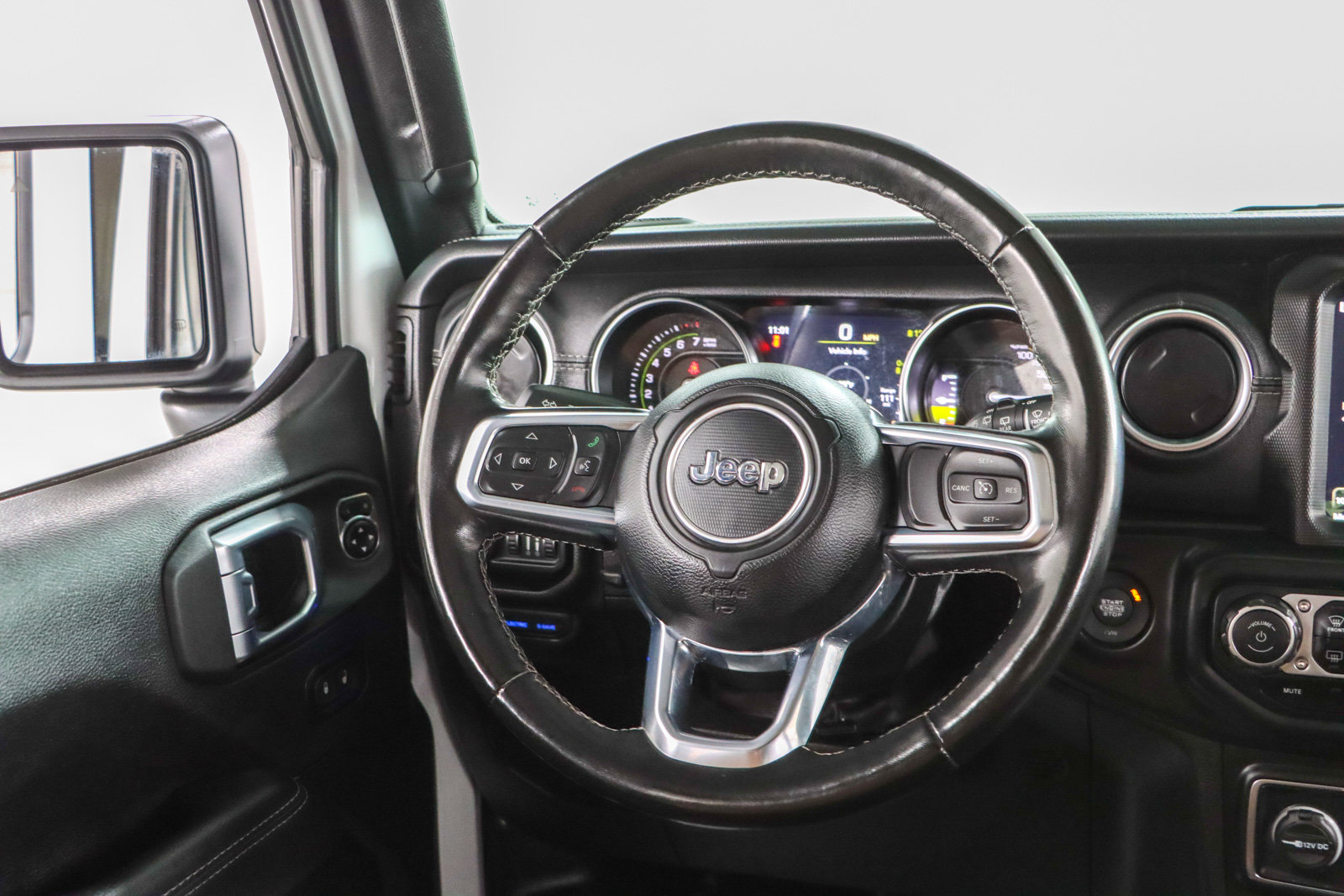 Used 2022 Jeep Wrangler Unlimited Sahara w/ Cold Weather Group AWD/4WD image 14
