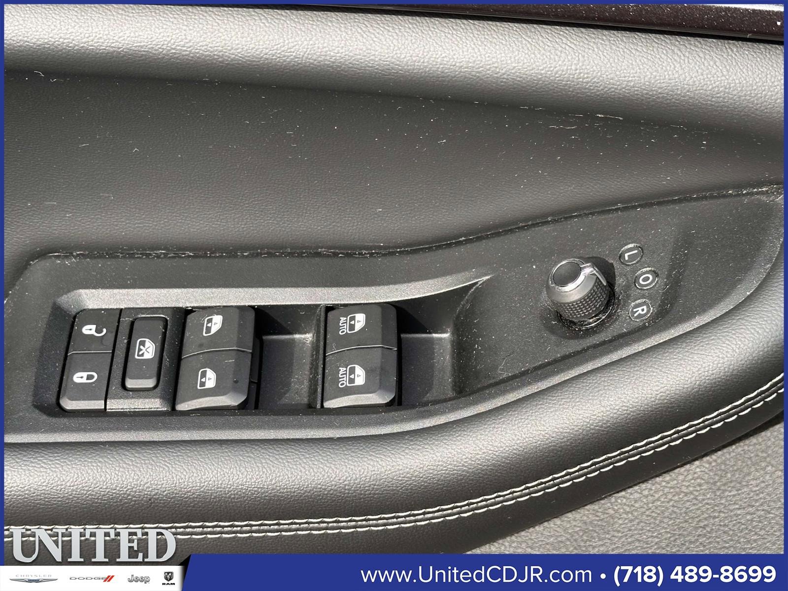 Used 2023 Jeep Grand Cherokee L Laredo image 14