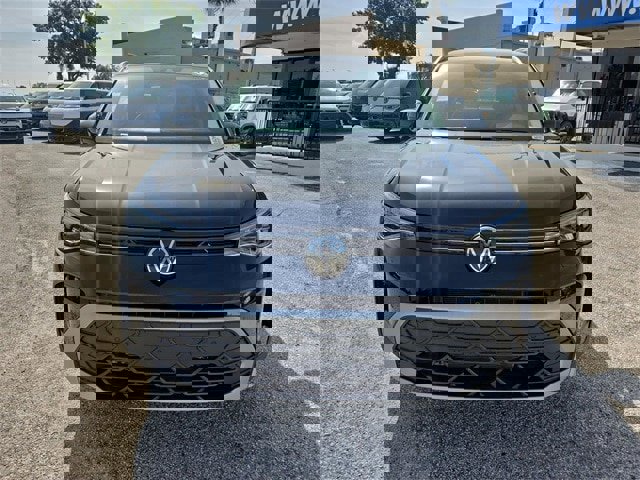 New 2025 Volkswagen Taos SE image 2