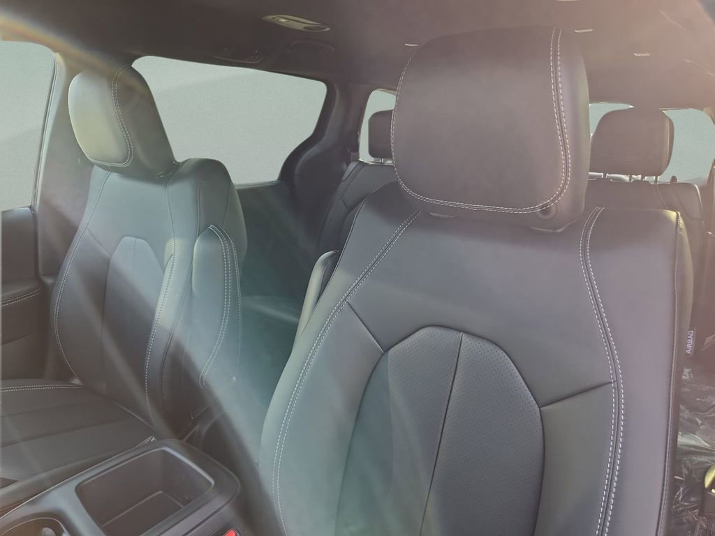 New 2026 Chrysler Pacifica Select FWD image 14