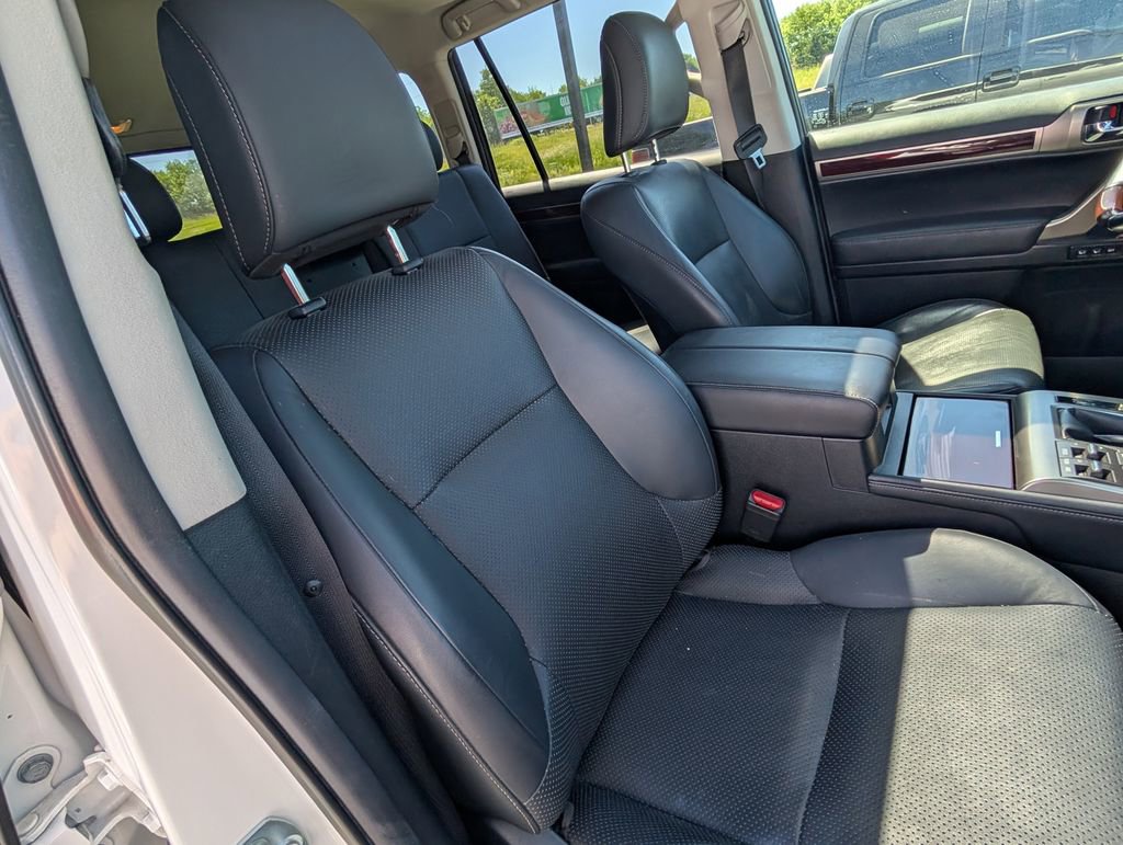 Used 2019 Lexus GX 460 Luxury AWD/4WD image 13
