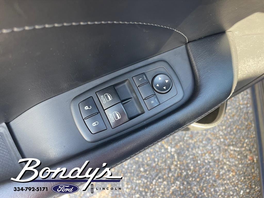 Used 2019 Dodge Challenger SXT w/ Plus Package image 8