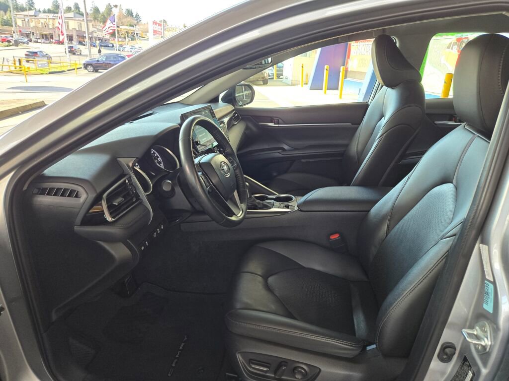 Used 2024 Toyota Camry XLE w/ Cold Weather Package FWD image 12