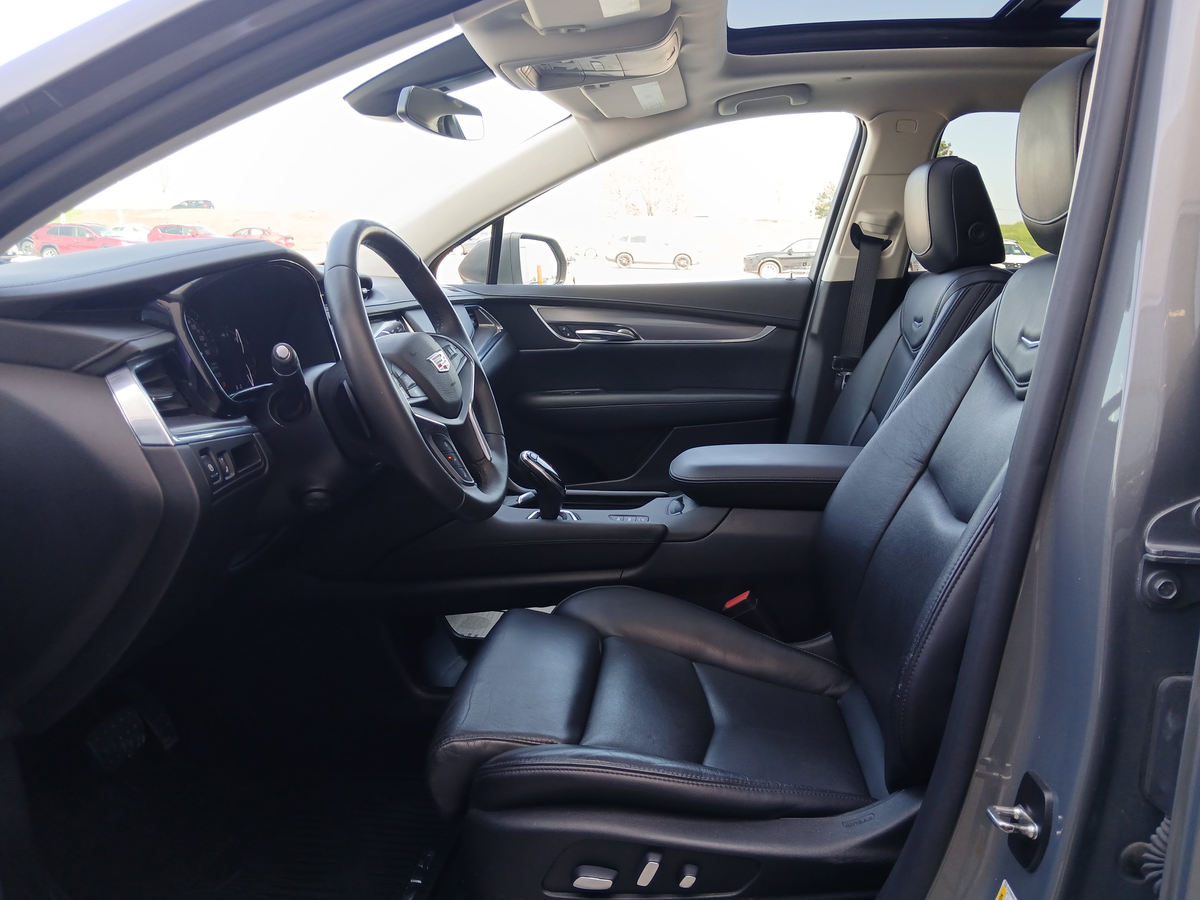 Used 2017 Cadillac XT5 Luxury w/ Driver Awareness Package AWD/4WD image 7