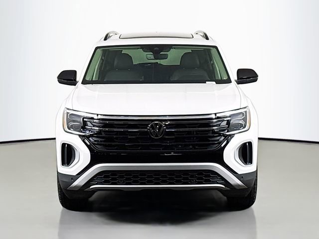 New 2026 Volkswagen Atlas Peak Edition image 2