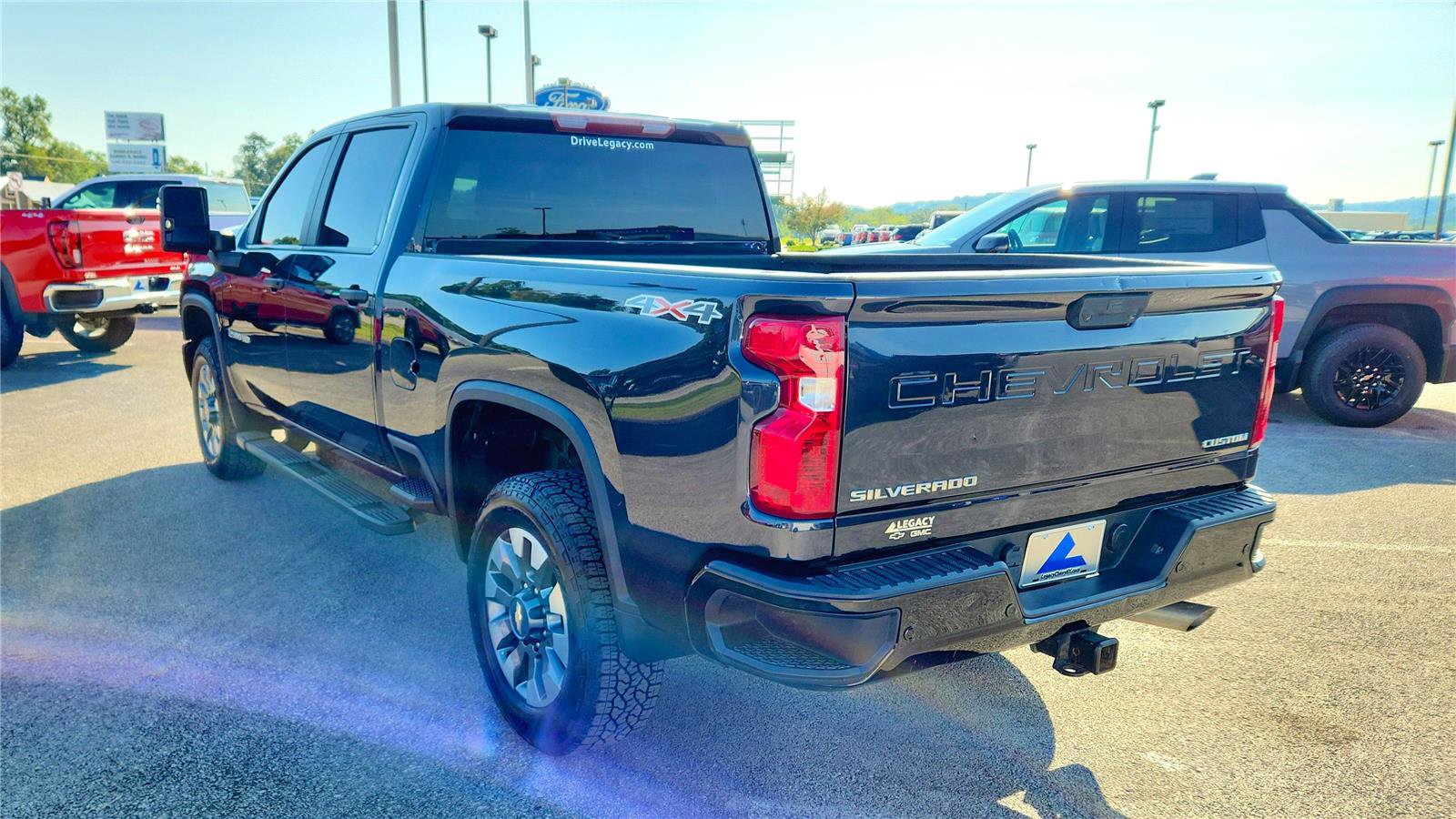 Used 2024 Chevrolet Silverado 2500 Custom w/ Custom Value Package image 3
