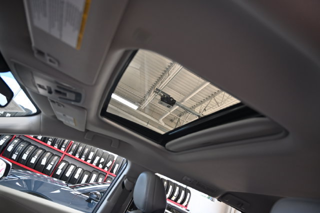 Used 2021 Toyota Sienna XLE w/ XLE Plus Package FWD image 21