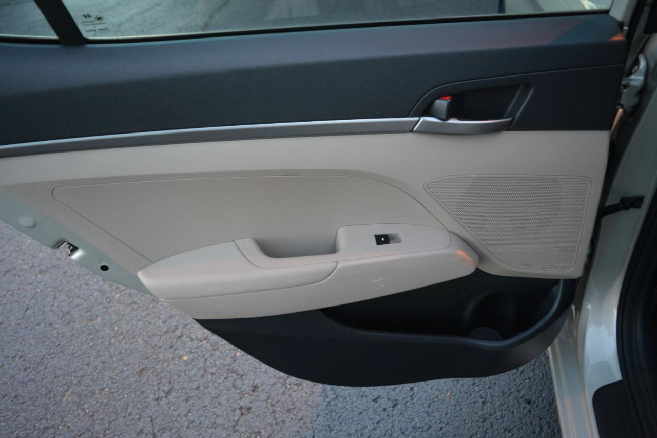 Used 2017 Hyundai Elantra SE FWD image 14
