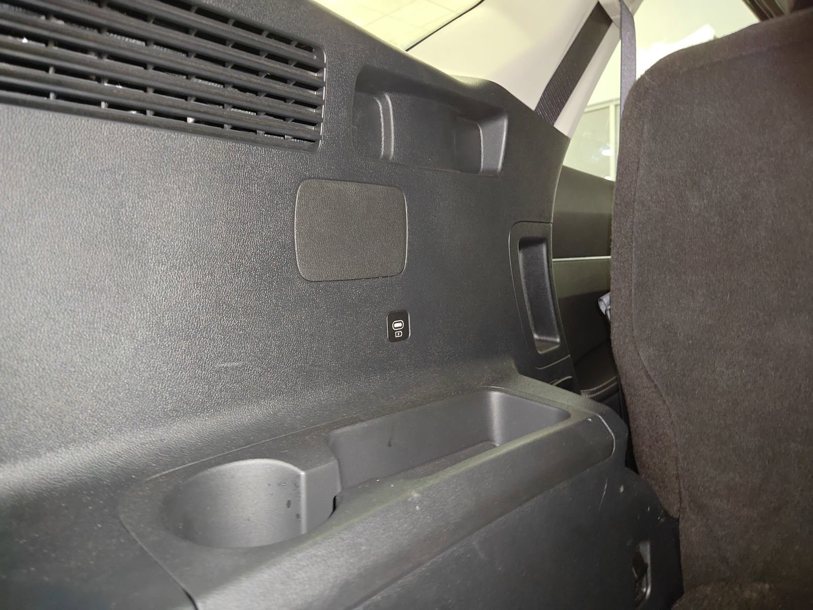 Used 2025 Kia Sorento LX image 19