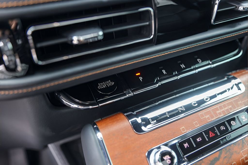 Used 2025 Lincoln Aviator Black Label image 18