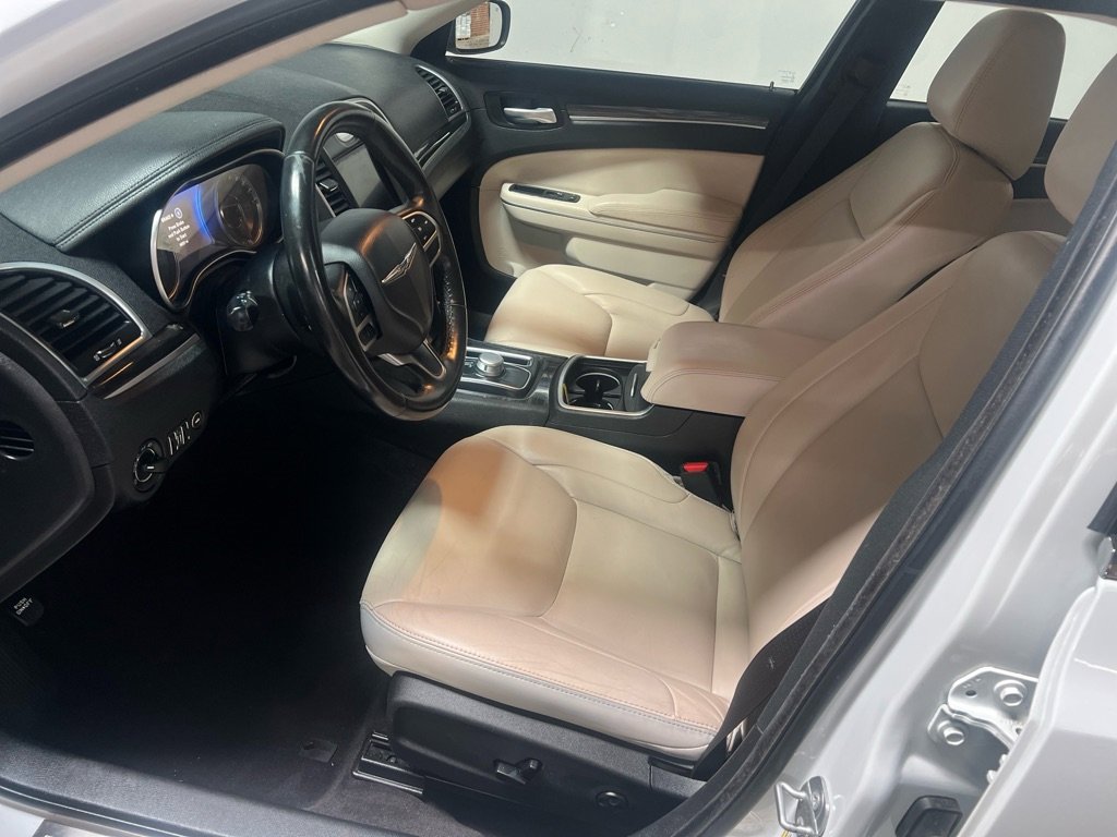 Used 2019 Chrysler 300 Touring L w/ Quick Order Package 22F image 15