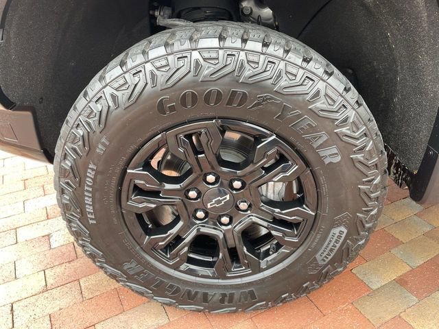 Used 2023 Chevrolet Silverado 1500 ZR2 w/ Technology Package image 12