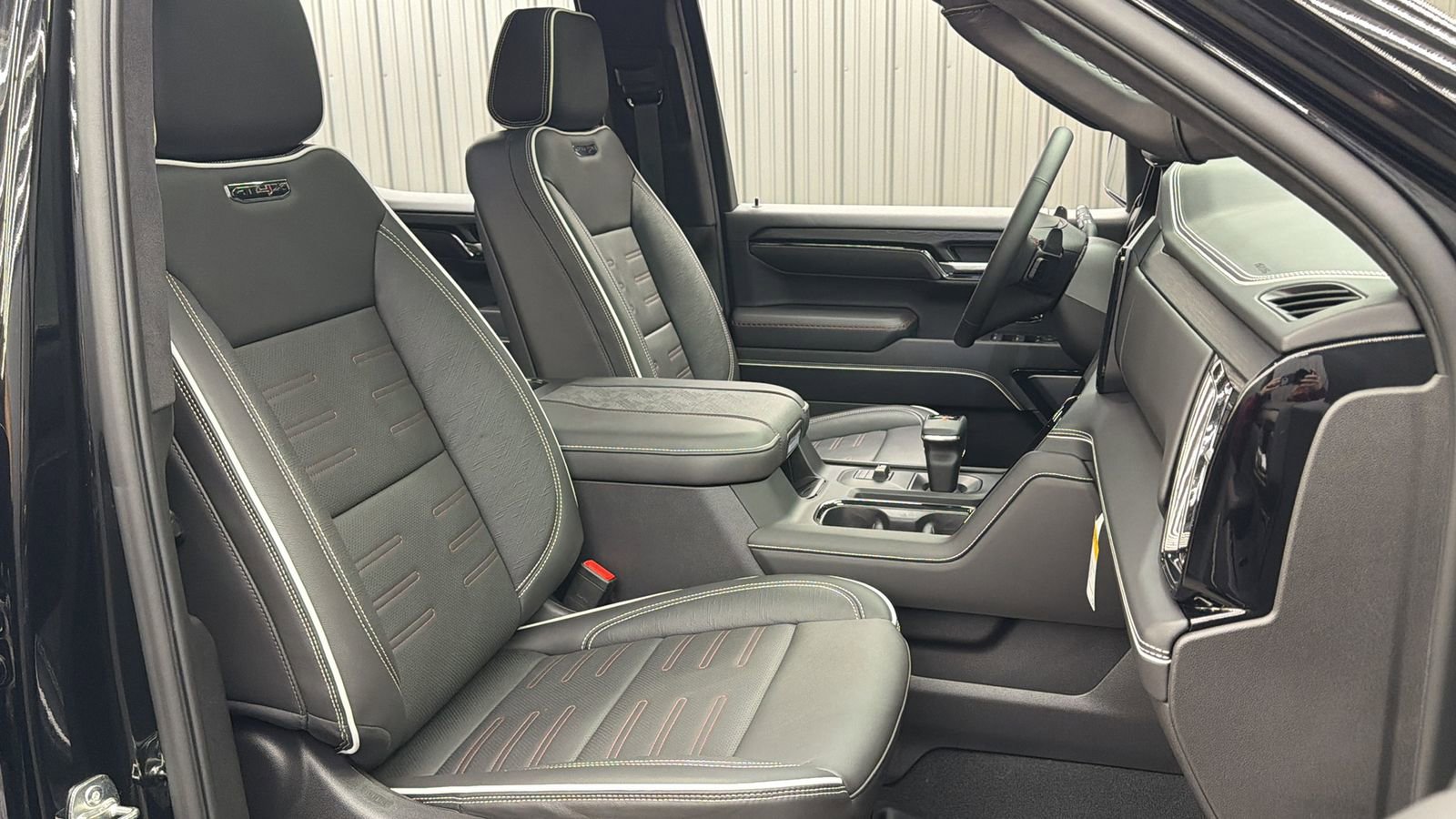 Used 2025 GMC Sierra 1500 AT4X image 41