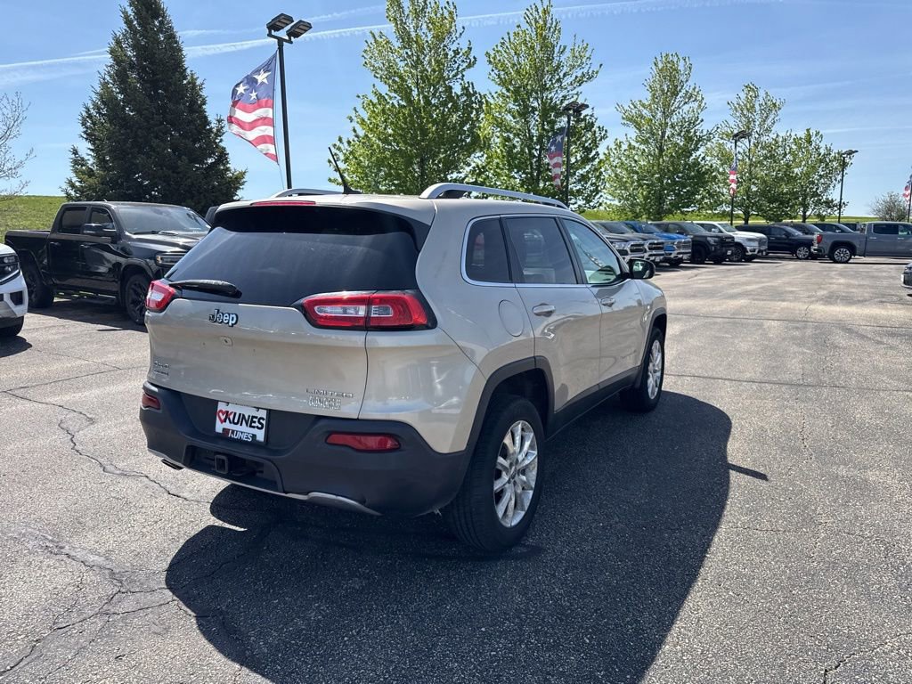 Used 2015 Jeep Cherokee Limited w/ Luxury Group AWD/4WD image 13