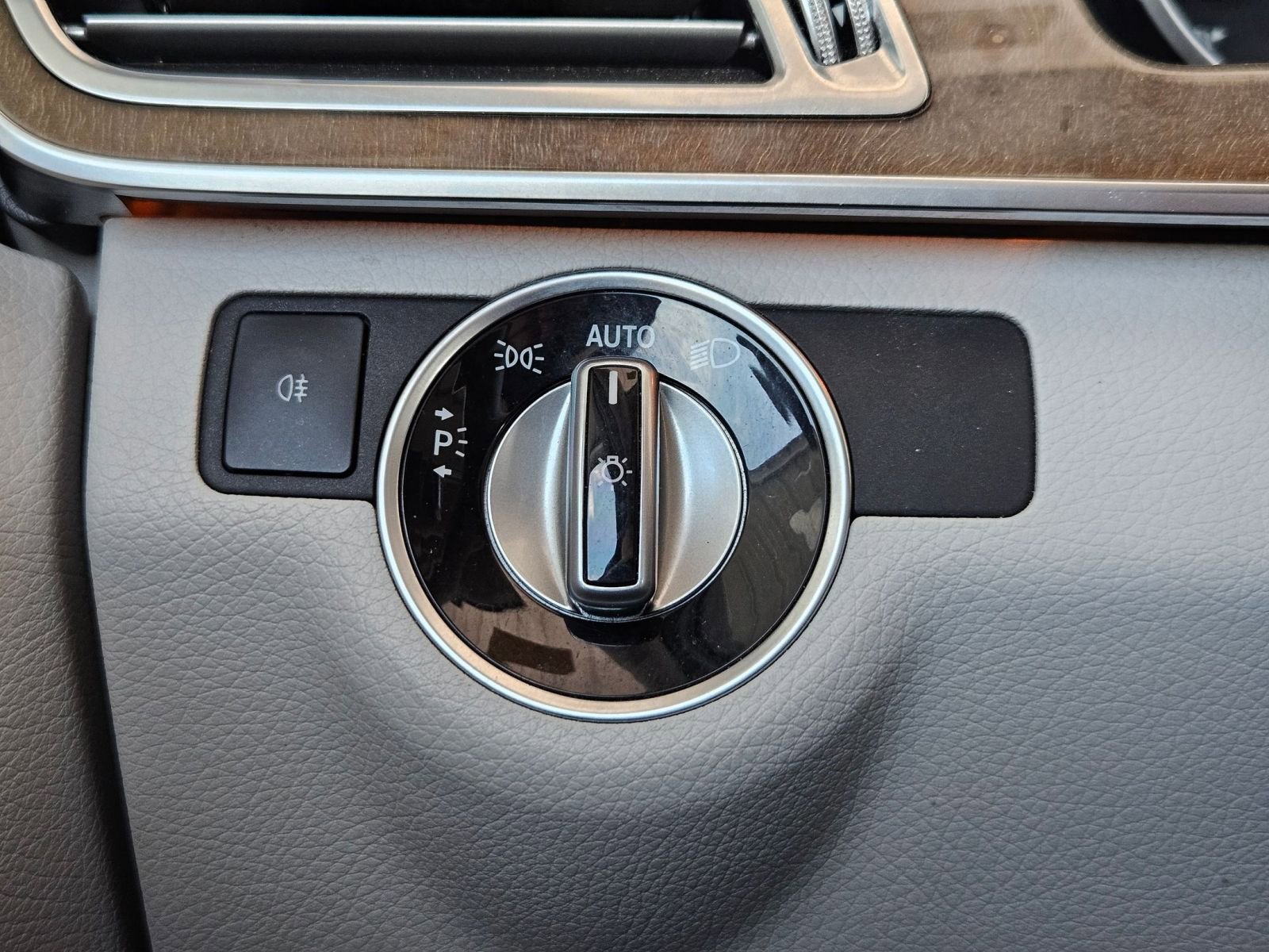 Used 2016 Mercedes-Benz E 350 Sedan image 14