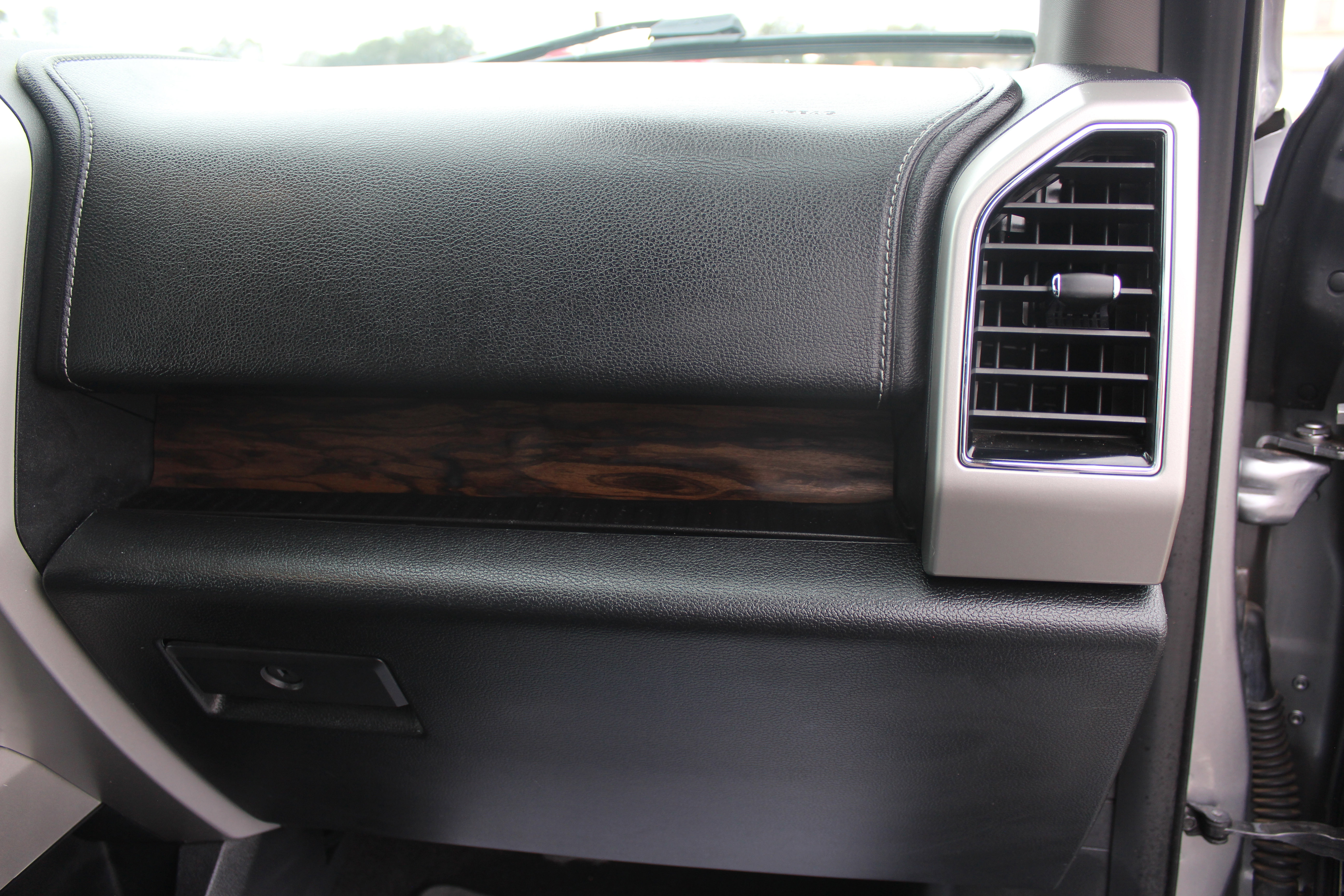 Used 2020 Ford F150 Lariat image 51