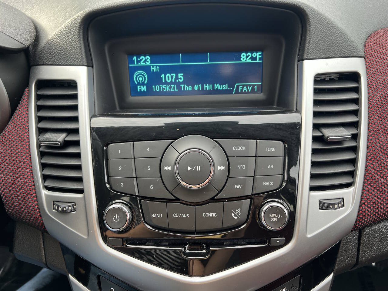 Used 2014 Chevrolet Cruze LT FWD image 18