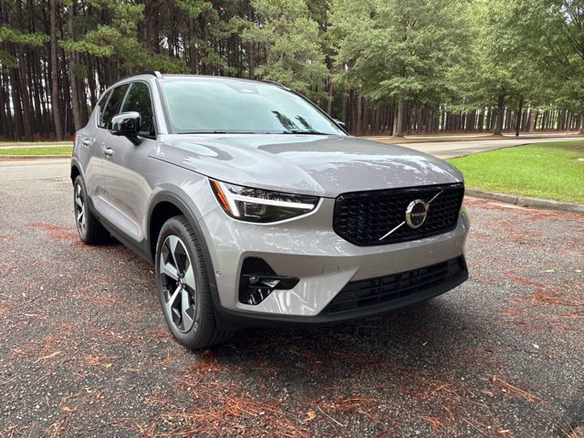 New 2026 Volvo XC40 B5 Plus w/ Protection Package Premier AWD/4WD image 3