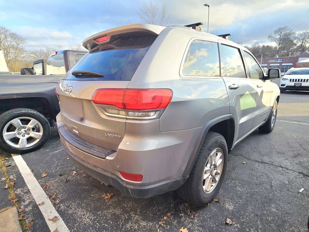 Used 2018 Jeep Grand Cherokee Laredo image 2