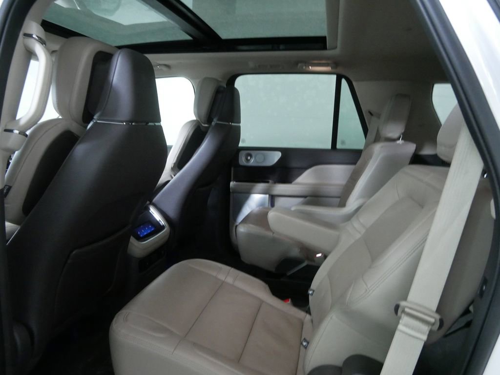 Used 2023 Lincoln Navigator Reserve image 16
