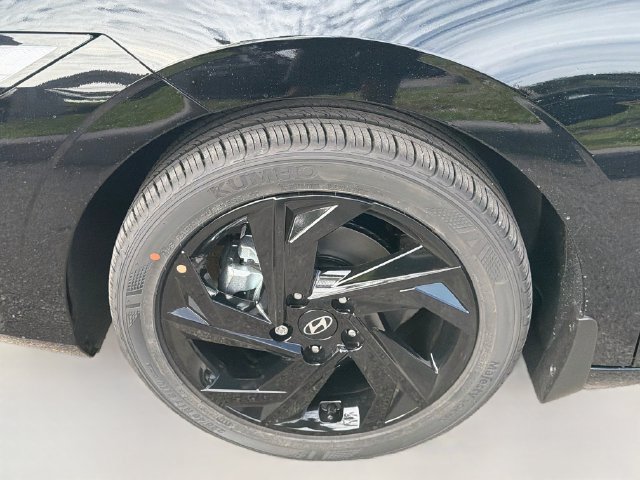 New 2026 Hyundai Elantra SEL Sport FWD image 32