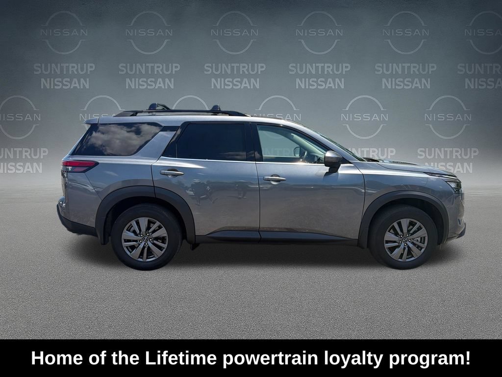 Used 2025 Nissan Pathfinder SV w/ SV Premium Package FWD image 7