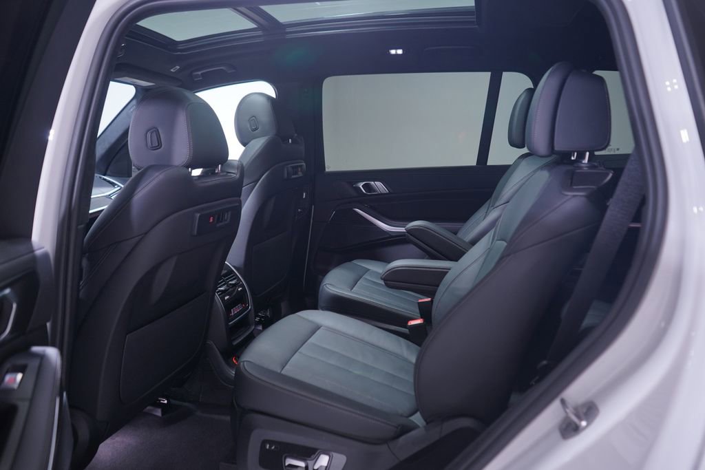 Used 2022 BMW X7 xDrive40i w/ M Sport Package image 9