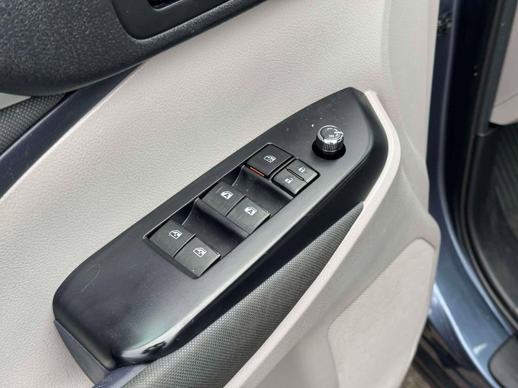 Used 2019 Toyota Highlander LE image 16