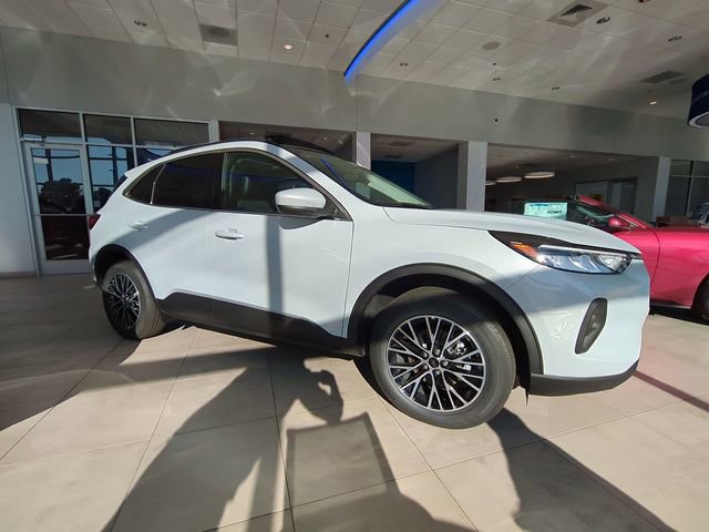 New 2025 Ford Escape SE w/ Class II Trailer Tow Package video 2