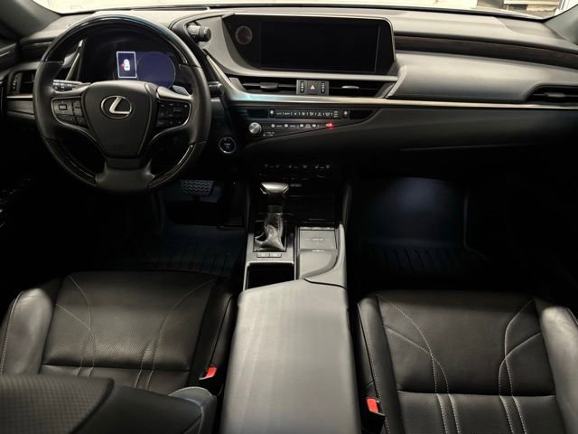 Used 2021 Lexus ES 300h Ultra Luxury w/ Accessory Package 2 FWD image 10
