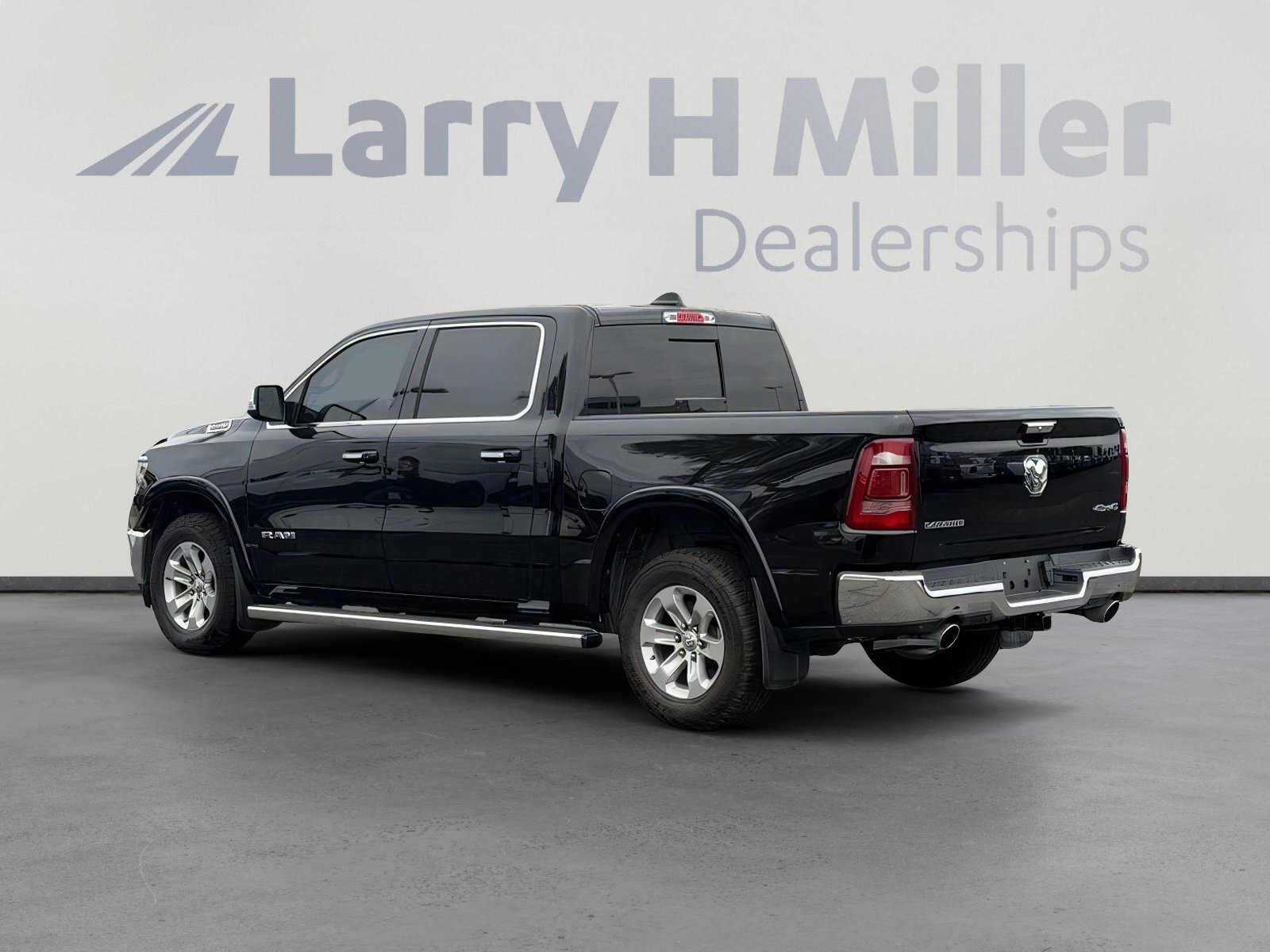 Used 2022 RAM 1500 Laramie AWD/4WD image 3