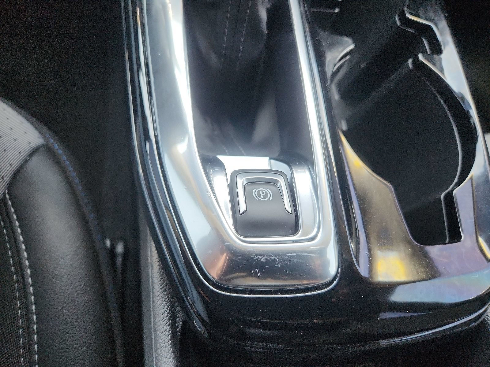 Used 2025 Chevrolet Trax LT FWD image 14