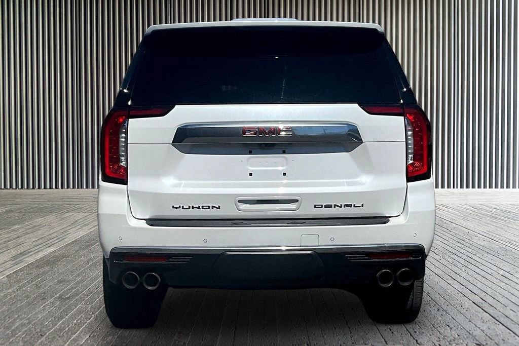 Used 2021 GMC Yukon Denali w/ Denali Premium Package AWD/4WD image 4
