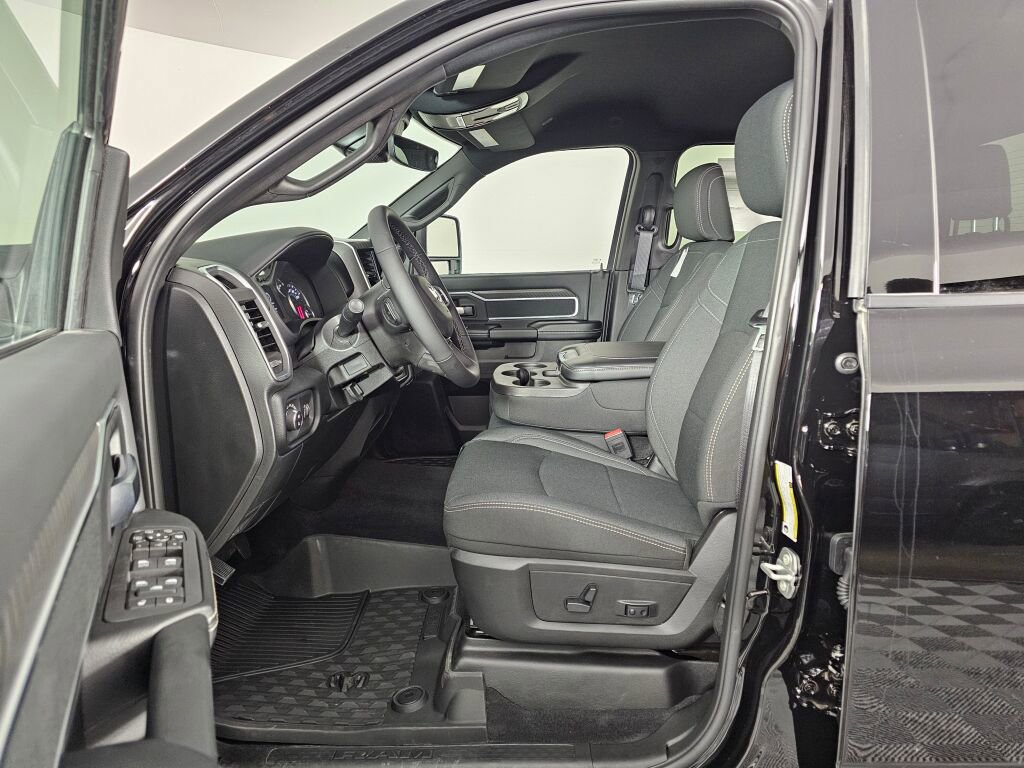 New 2026 RAM 2500 Big Horn AWD/4WD image 18