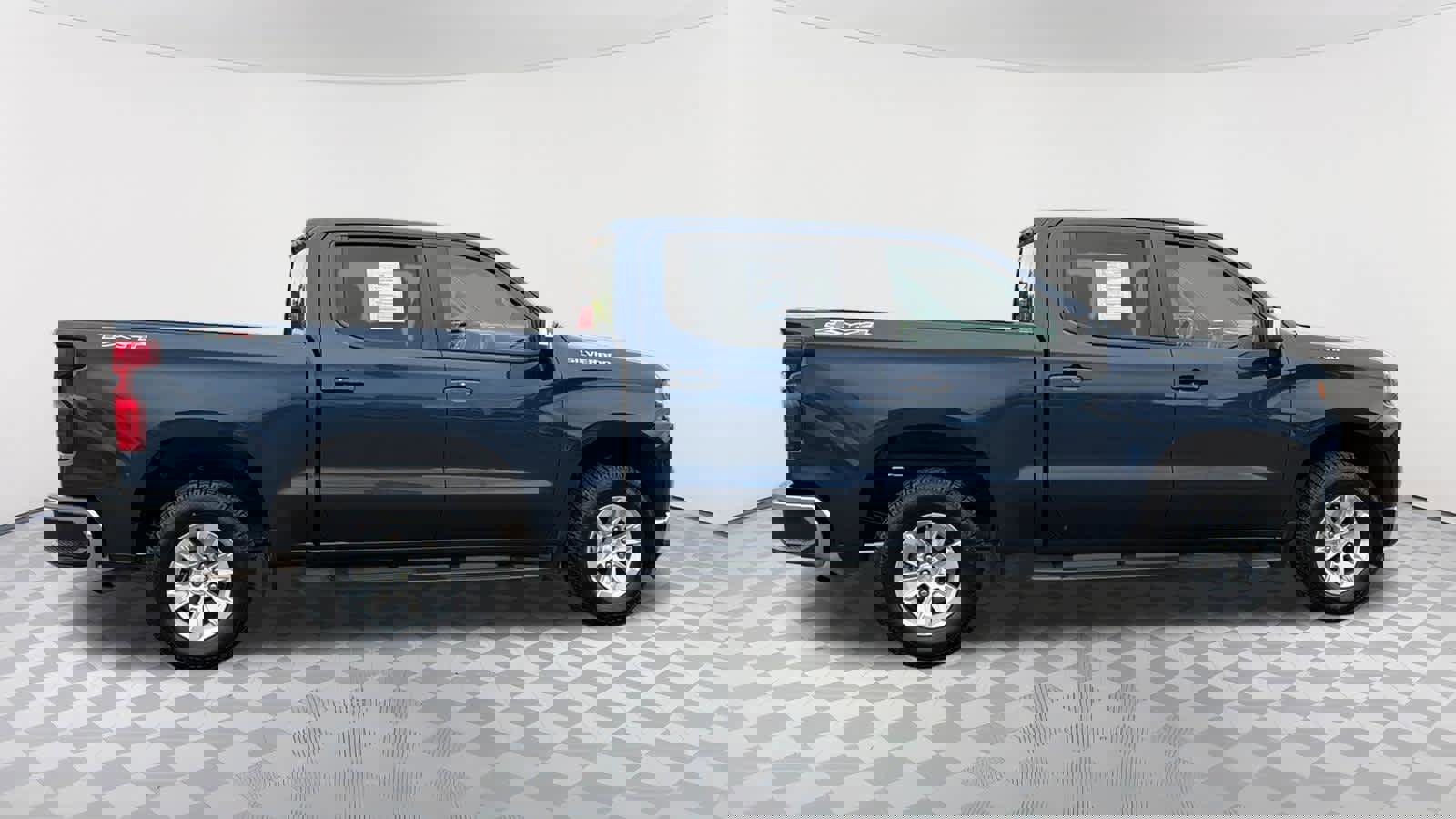 Used 2019 Chevrolet Silverado 1500 LT w/ Convenience Package image 4