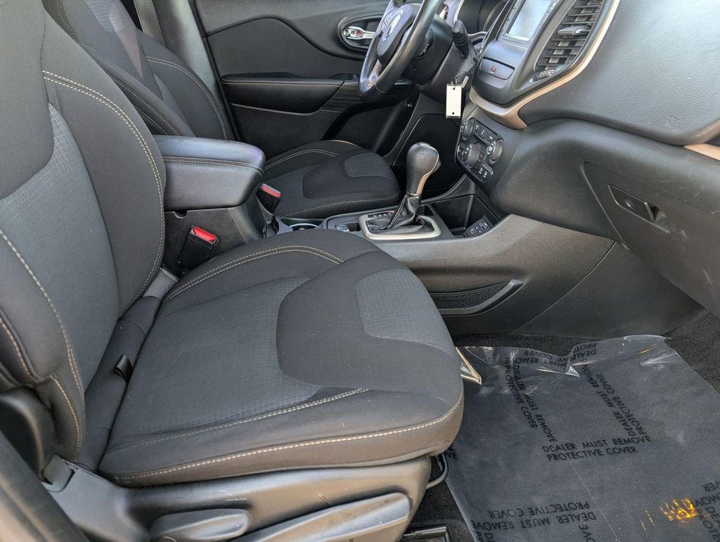 Used 2016 Jeep Cherokee Latitude w/ Cold Weather Group image 43