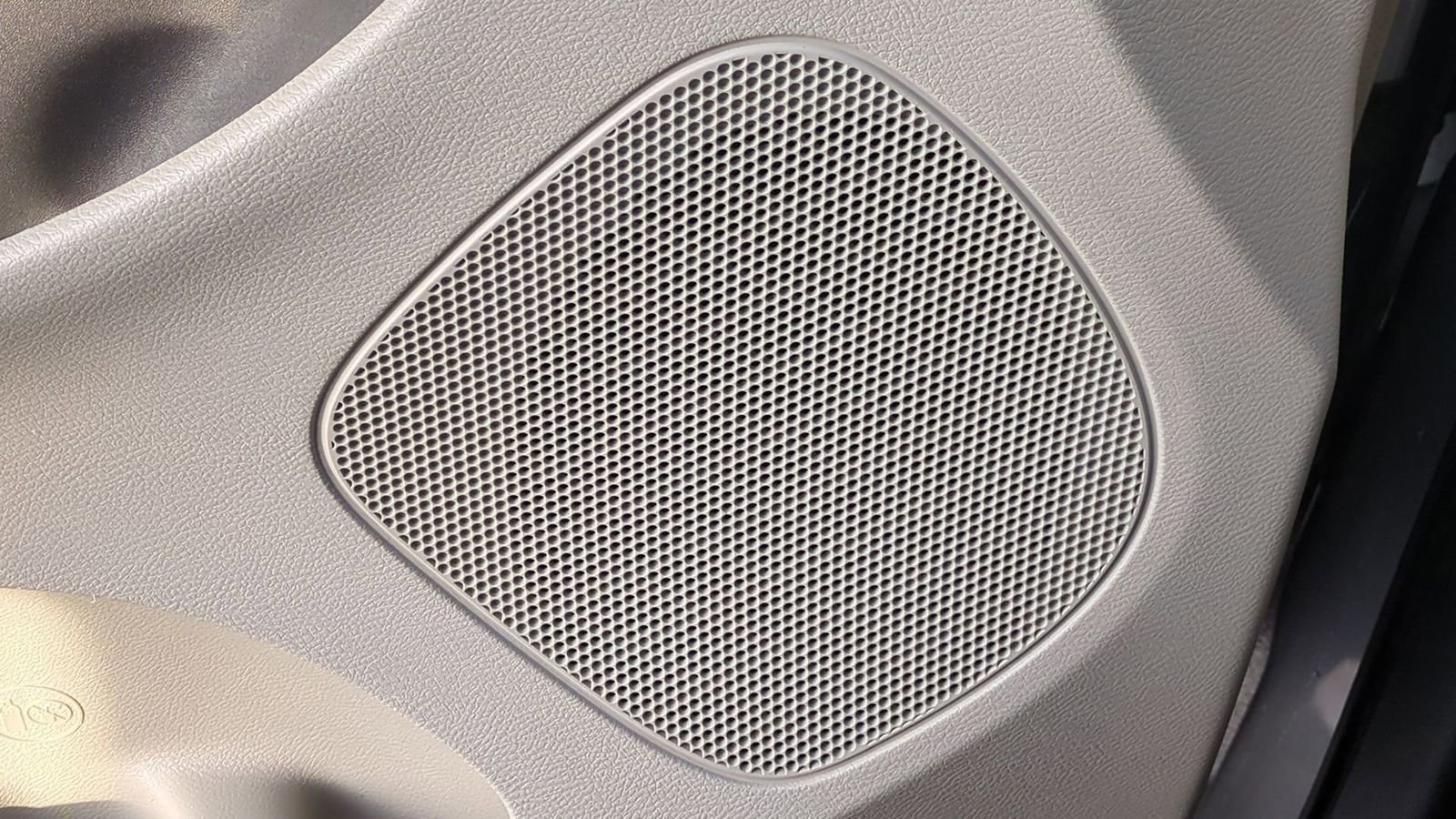 Used 2014 Chrysler Town & Country Touring-L image 37