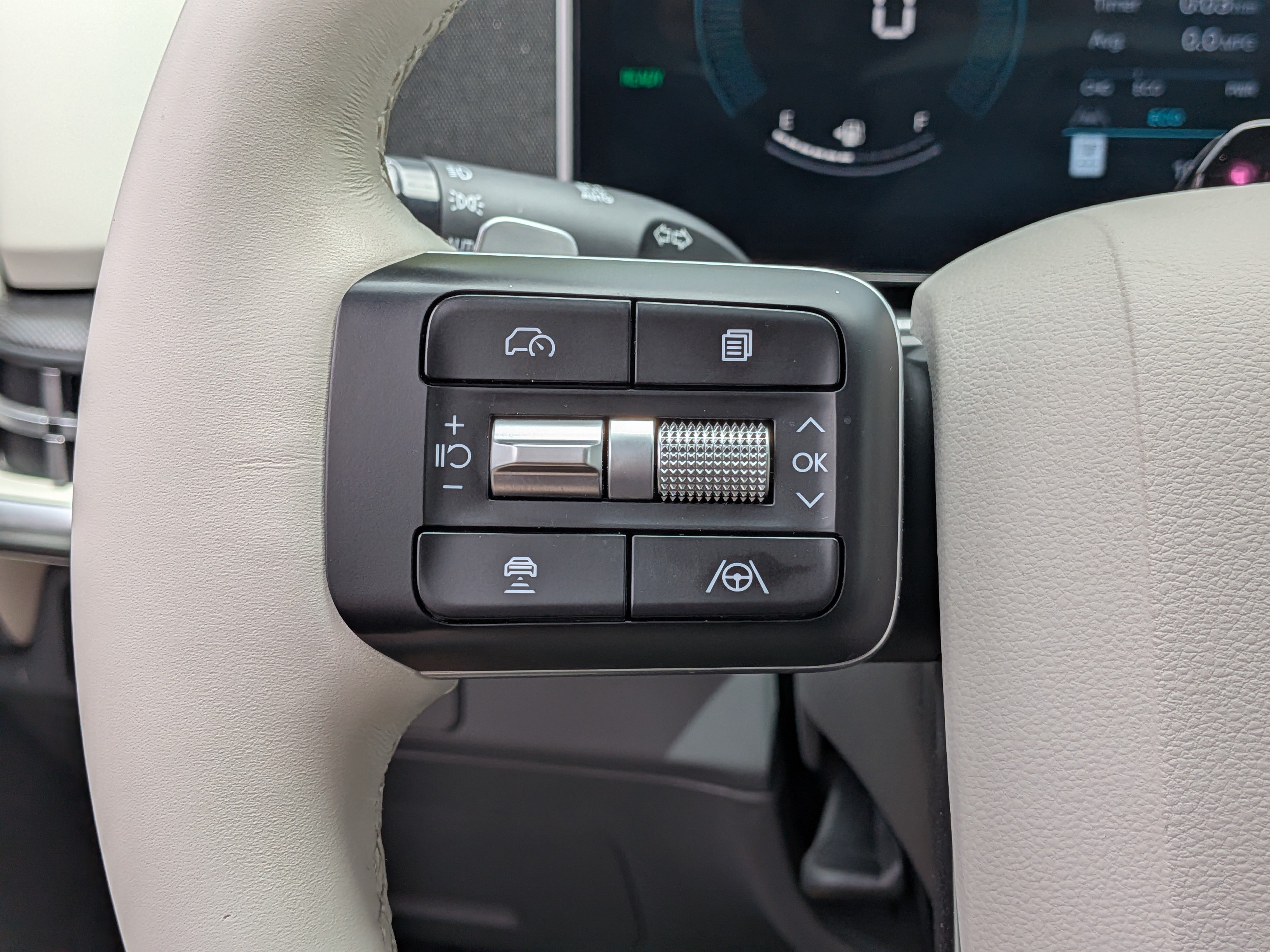 Used 2025 Hyundai Santa Fe SEL FWD image 26