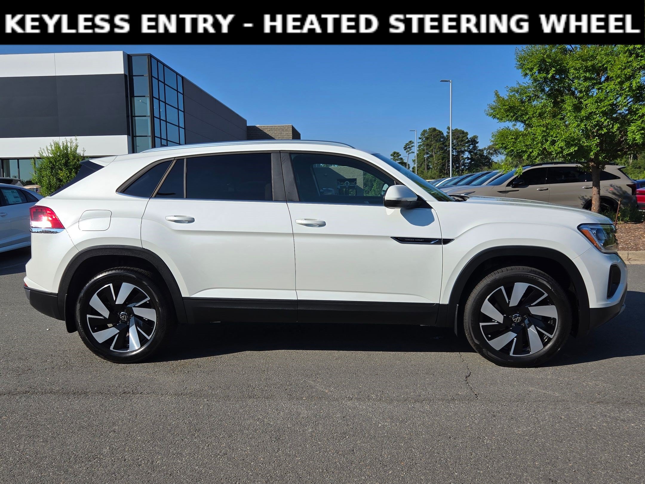 Used 2026 Volkswagen Atlas Cross Sport SE FWD image 8